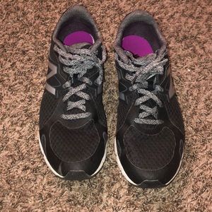 New Balance tennis shoes. Size 9